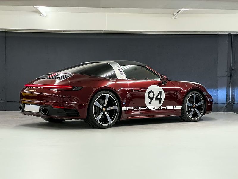 Porsche 911 Targa 4S PDK Heritage Design Edition